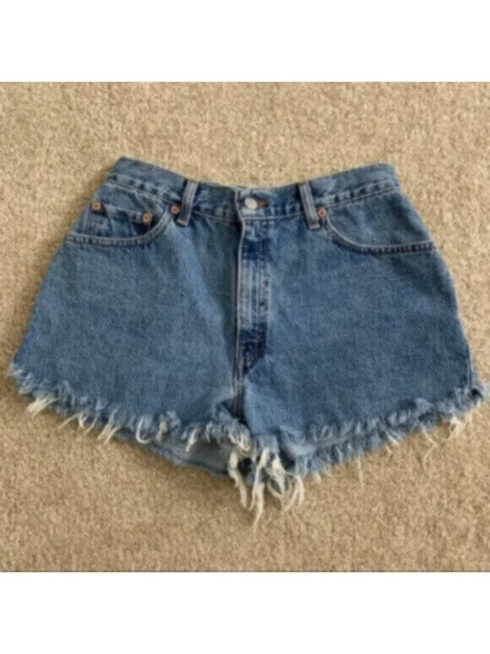 Levi’s 550 Original Raw-Edge Denim Shorts - Picture 2 of 11